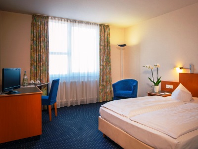 bedroom - hotel vienna house easy by wyndham landsberg - landsberg am lech, germany