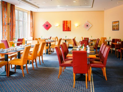 breakfast room - hotel vienna house easy by wyndham landsberg - landsberg am lech, germany
