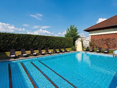 outdoor pool - hotel leonardo hotel heidelberg-walldorf - walldorf, germany