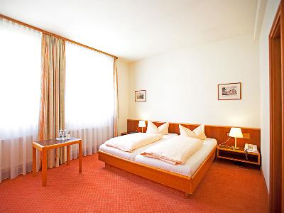 bedroom 4 - hotel drexel's parkhotel - memmingen, germany