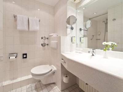 bathroom - hotel achat hotel dresden elbufer - dresden, germany