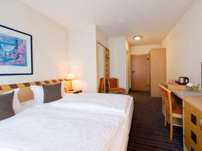 bedroom 1 - hotel achat hotel dresden elbufer - dresden, germany