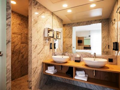 bathroom - hotel arcotel hafencity - dresden, germany