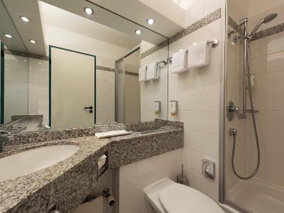 bathroom - hotel seminaris hotel leipzig - leipzig, germany
