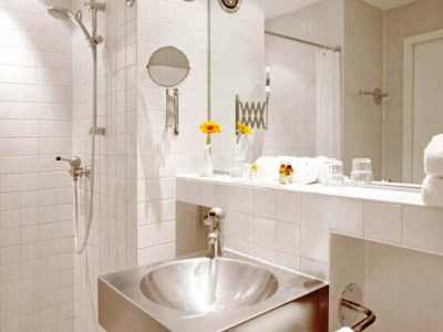 bathroom - hotel vienna house hotel am havelufer potsdam - potsdam, germany