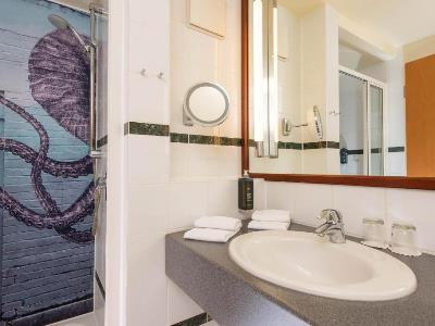 bathroom - hotel seminaris seehotel potsdam - potsdam, germany