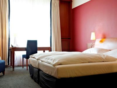 bedroom 2 - hotel vienna house by wyndham sonne rostock - rostock, germany