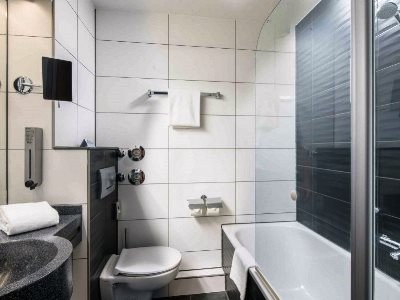 bathroom - hotel amedia hotel n suites frankfurt airport - raunheim, germany