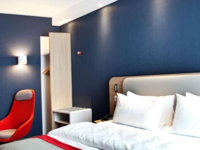 bedroom 2 - hotel holiday inn exp frankfurt aprt-raunheim - raunheim, germany