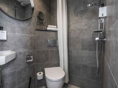 bathroom - hotel scandic the mayor - aarhus, denmark