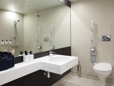 bathroom - hotel scandic aarhus city - aarhus, denmark