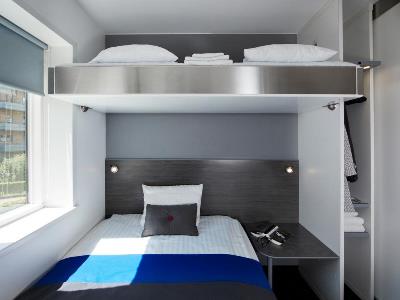bedroom - hotel cabinn city - copenhagen, denmark