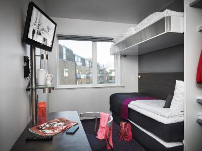 bedroom 2 - hotel cabinn city - copenhagen, denmark