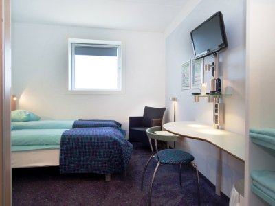 bedroom - hotel cabinn metro - copenhagen, denmark
