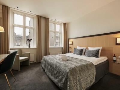 bedroom - hotel ascot - copenhagen, denmark