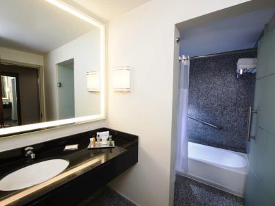 bathroom - hotel hilton colon guayaquil - guayaquil, ecuador