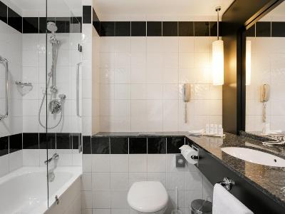 bathroom 1 - hotel radisson collection - tallinn, estonia