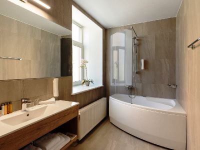 bathroom - hotel kreutzwald - tallinn, estonia