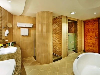 bathroom 1 - hotel hilton pyramids golf resort - giza, egypt