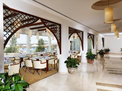 restaurant - hotel helnan dreamland - giza, egypt