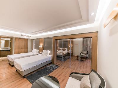 bedroom 1 - hotel steigenberger nile palace - luxor, egypt