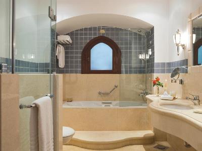 bathroom - hotel moevenpick resort sharm el sheikh - sharm el sheikh, egypt