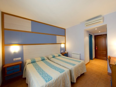bedroom - hotel maestrazgo de calatrava - almagro, spain