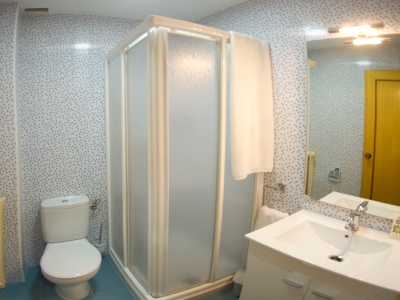 bathroom - hotel maestrazgo de calatrava - almagro, spain