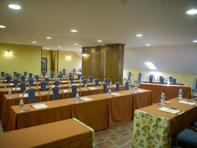conference room - hotel retiro del maestre - almagro, spain
