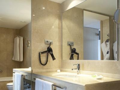 bathroom - hotel ac victoria suites - barcelona, spain