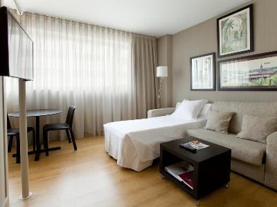 bedroom - hotel aparthotel atenea barcelona - barcelona, spain