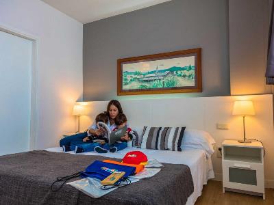 bedroom 3 - hotel aparthotel atenea barcelona - barcelona, spain