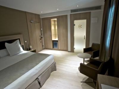 bedroom 1 - hotel catalonia atenas - barcelona, spain