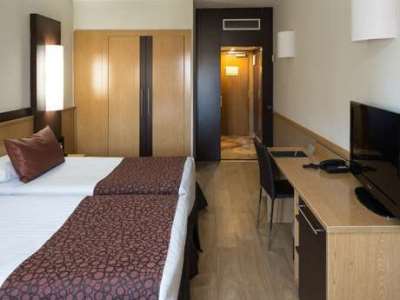 bedroom 2 - hotel catalonia atenas - barcelona, spain
