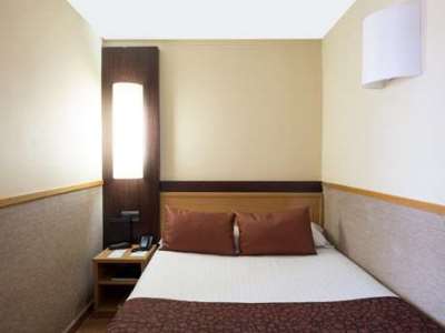 bedroom 6 - hotel catalonia atenas - barcelona, spain