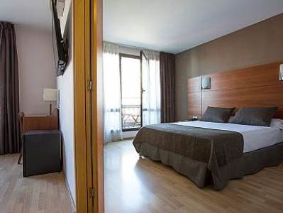 bedroom 6 - hotel via augusta - barcelona, spain