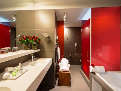 bathroom - hotel nh collection barcelona constanza - barcelona, spain