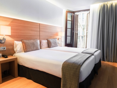 bedroom 1 - hotel arc la rambla - barcelona, spain