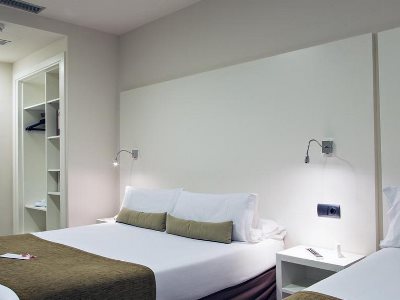 bedroom 1 - hotel bcn urbaness hotels del comte - barcelona, spain