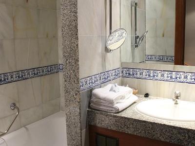 bathroom 2 - hotel ramblas - barcelona, spain
