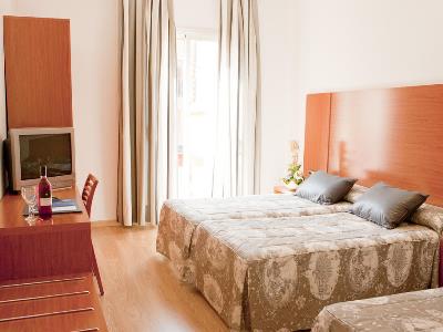 bedroom 3 - hotel ramblas - barcelona, spain