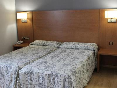 bedroom 6 - hotel ramblas - barcelona, spain