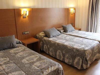 bedroom 7 - hotel ramblas - barcelona, spain