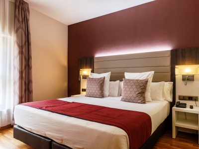 bedroom 6 - hotel ronda lesseps - barcelona, spain