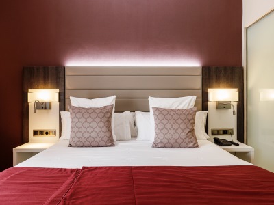 bedroom 3 - hotel ronda lesseps - barcelona, spain