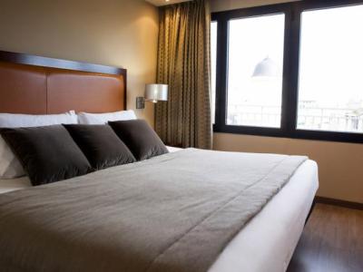 bedroom 1 - hotel balmoral - barcelona, spain