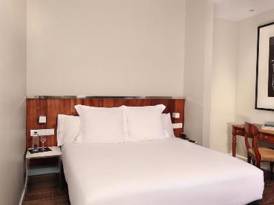 bedroom - hotel balmes - barcelona, spain
