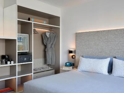 bedroom 8 - hotel innside by melia barcelona apolo - barcelona, spain