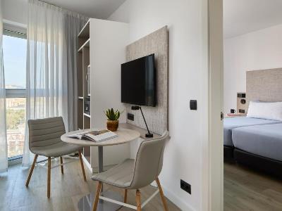 bedroom 11 - hotel innside by melia barcelona apolo - barcelona, spain