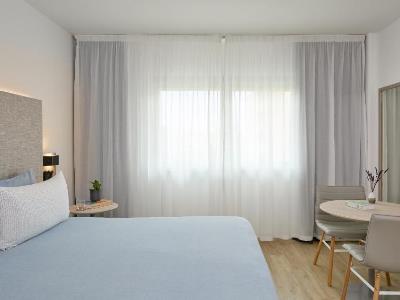 bedroom 2 - hotel innside by melia barcelona apolo - barcelona, spain